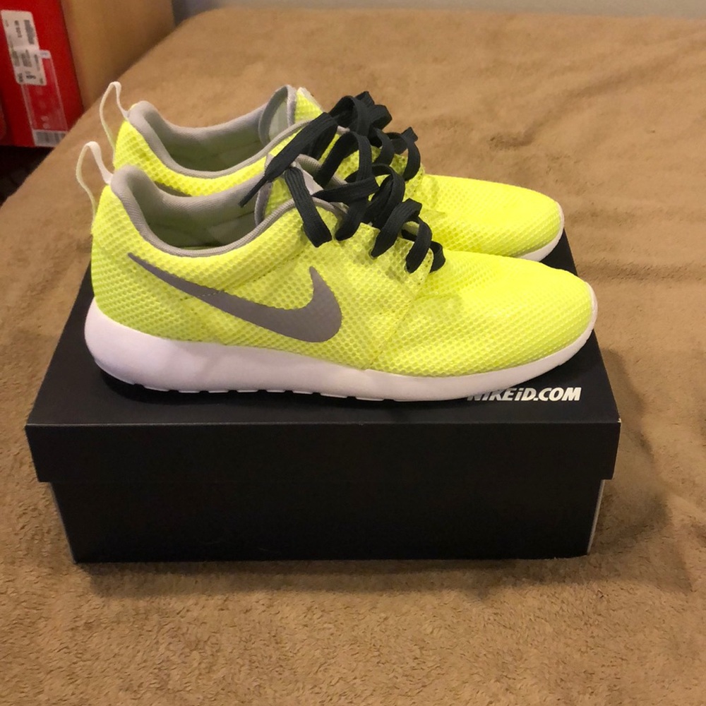 Nike ID Roshes - Neon/White - 9.5